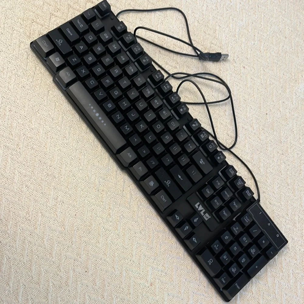 USB plug in Light up Gaming Keyboard LVL UP